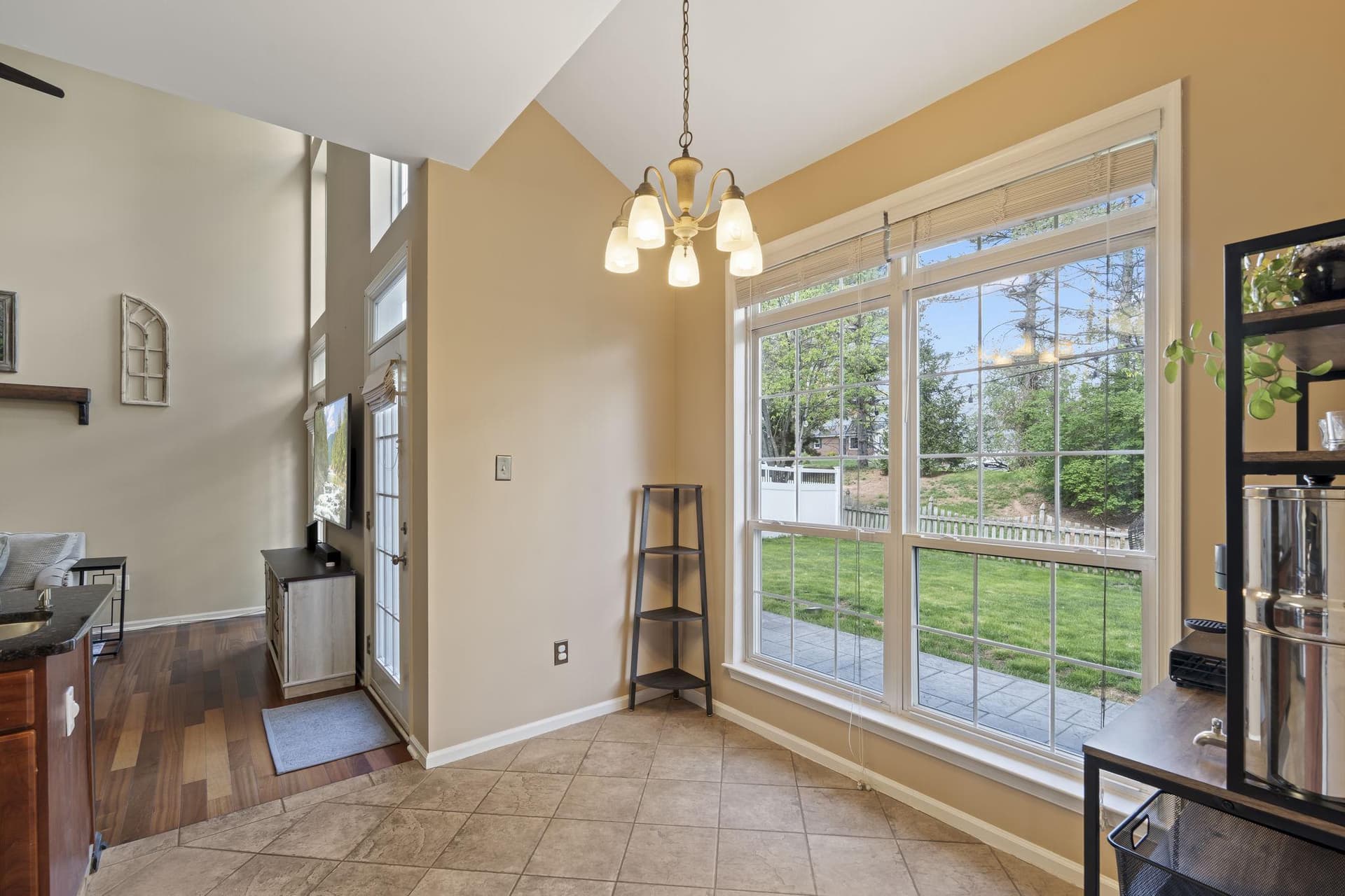 105 Shire Lane photo 9