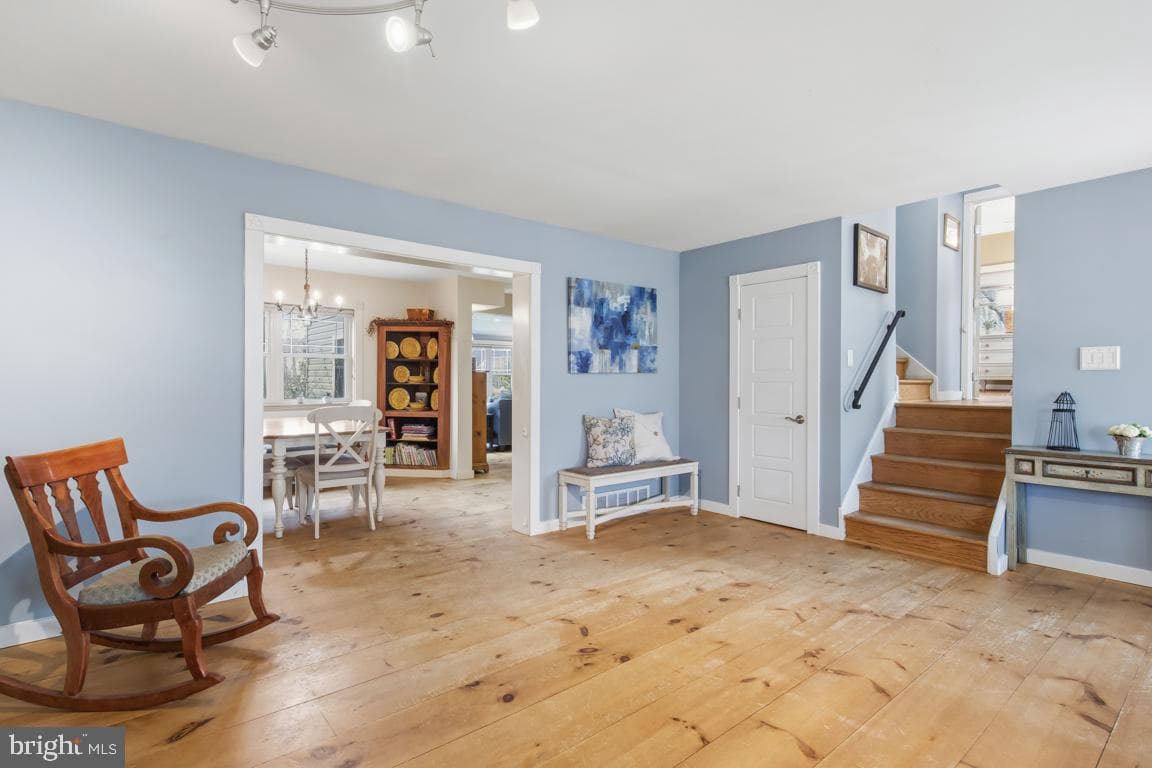 220 Hibbert Road photo 10