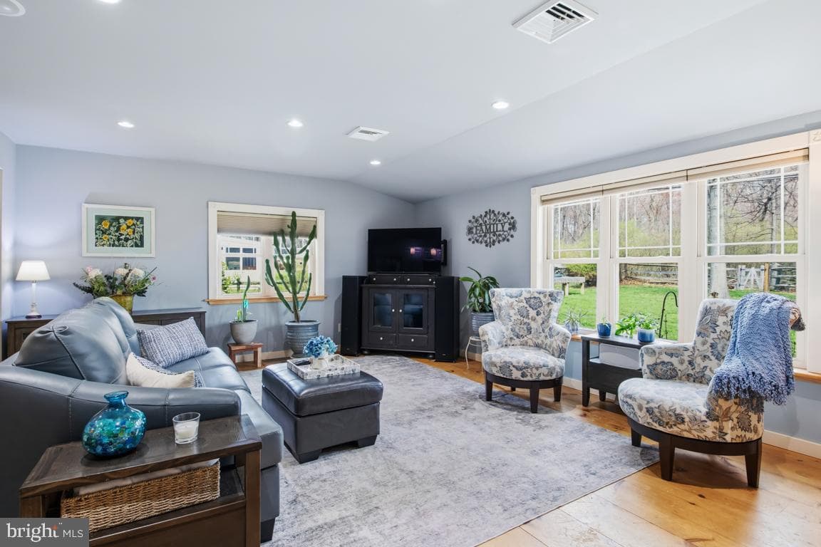 220 Hibbert Road photo 14