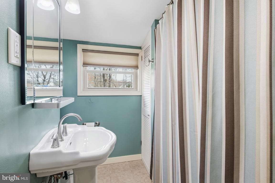 220 Hibbert Road photo 16