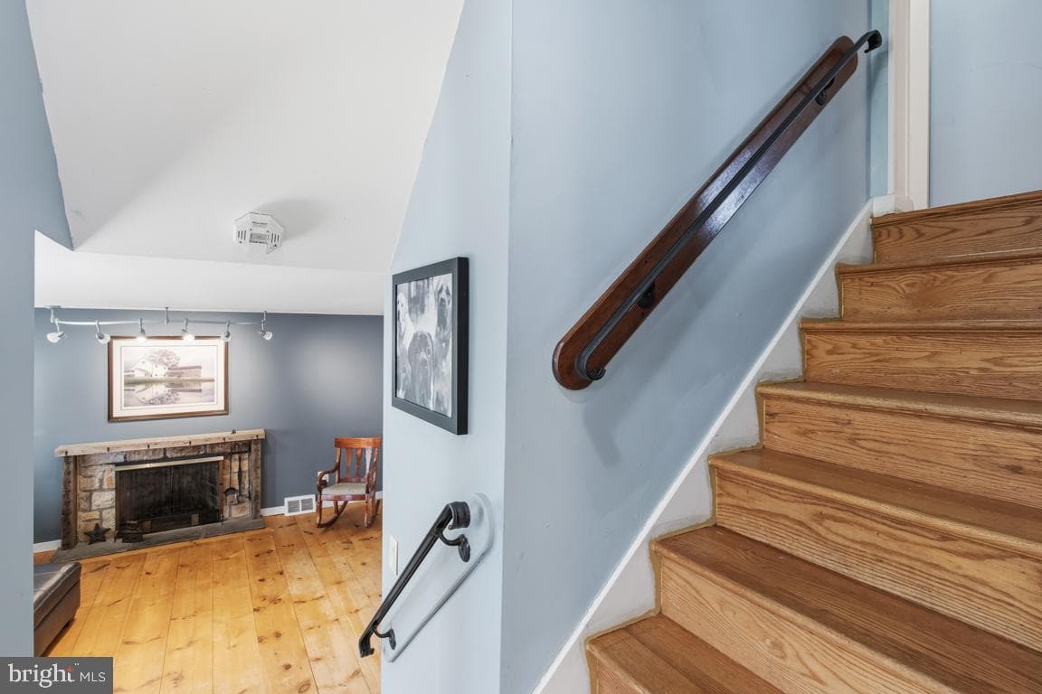 220 Hibbert Road photo 17