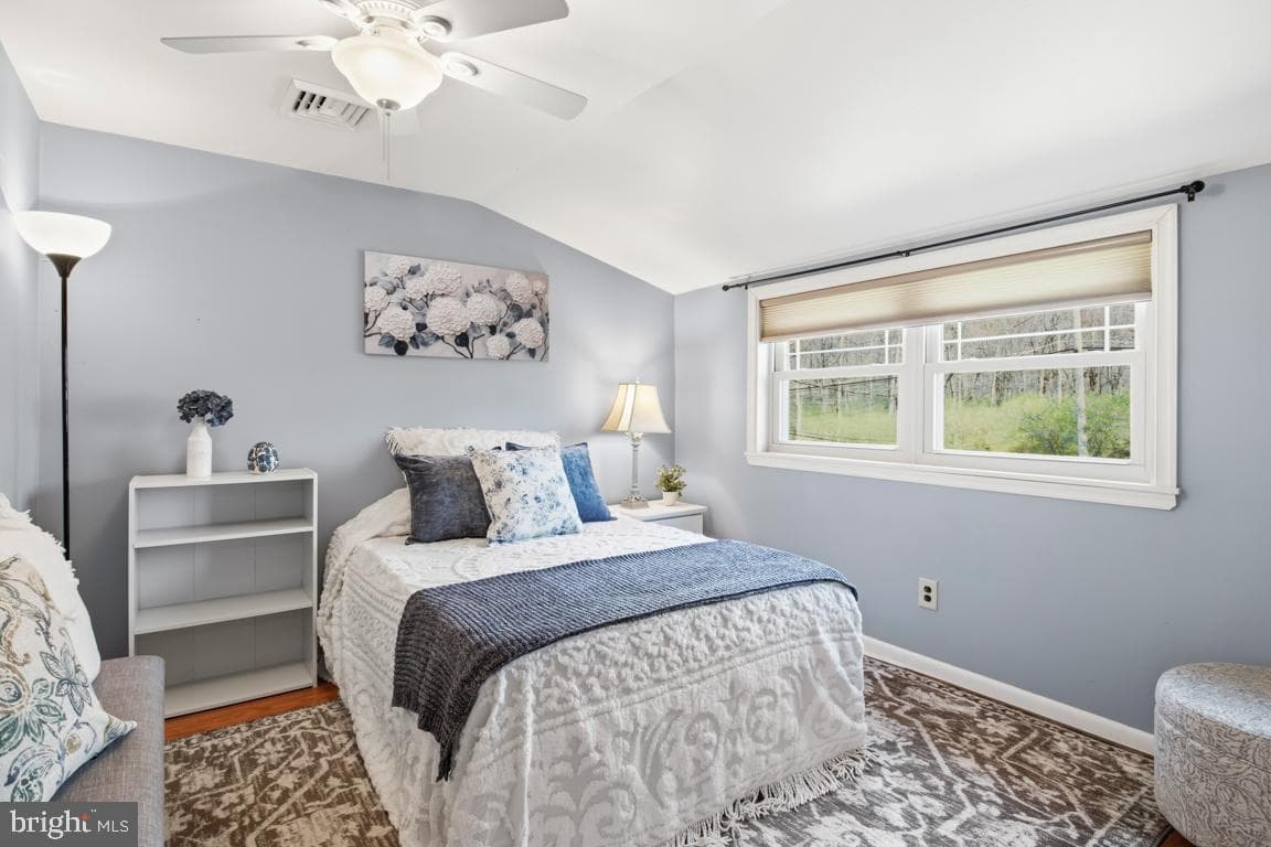220 Hibbert Road photo 25