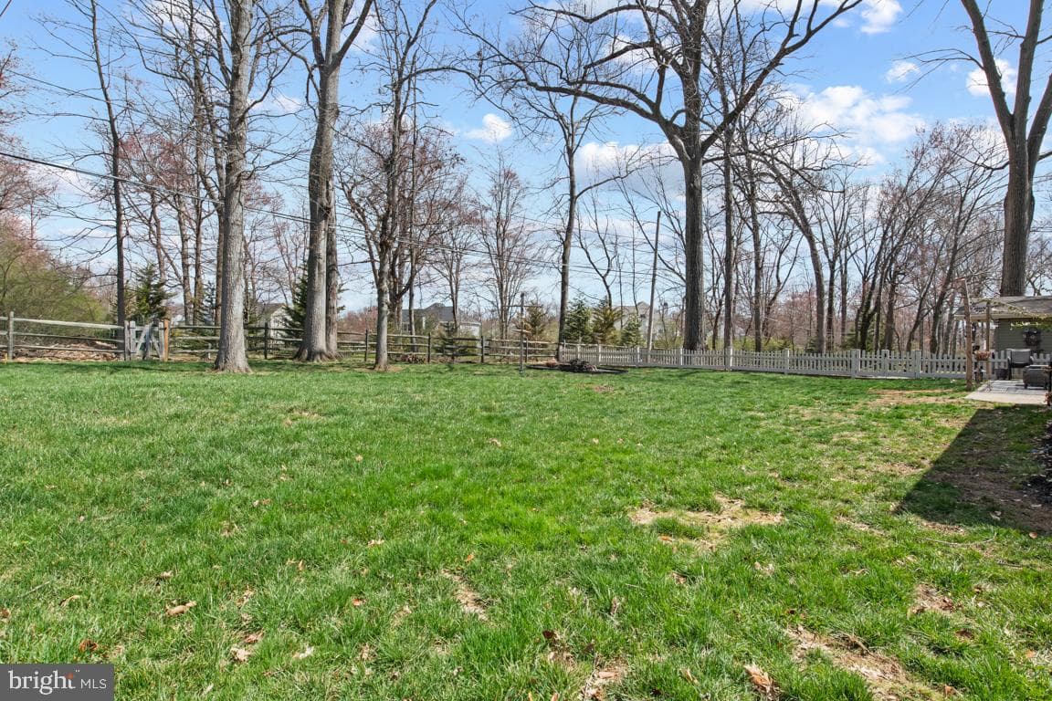 220 Hibbert Road photo 35