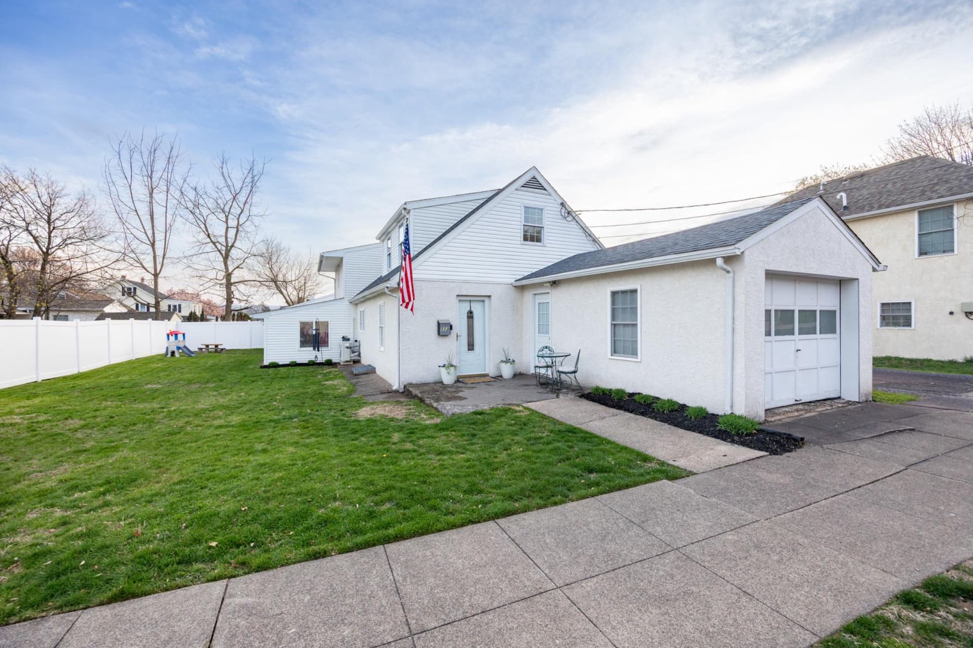113 Linden Street photo 3