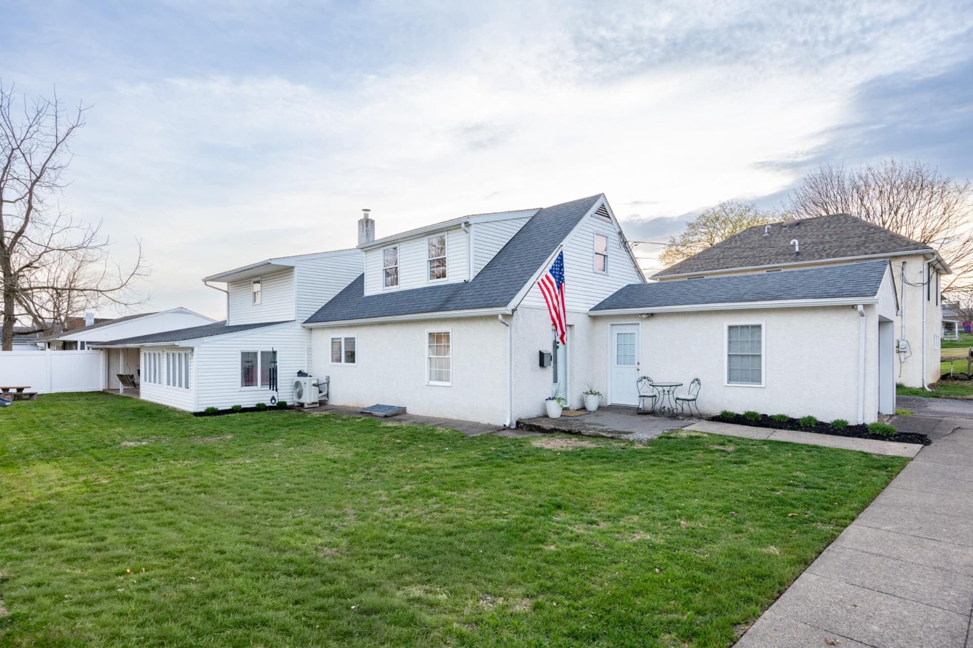113 Linden Street photo 4