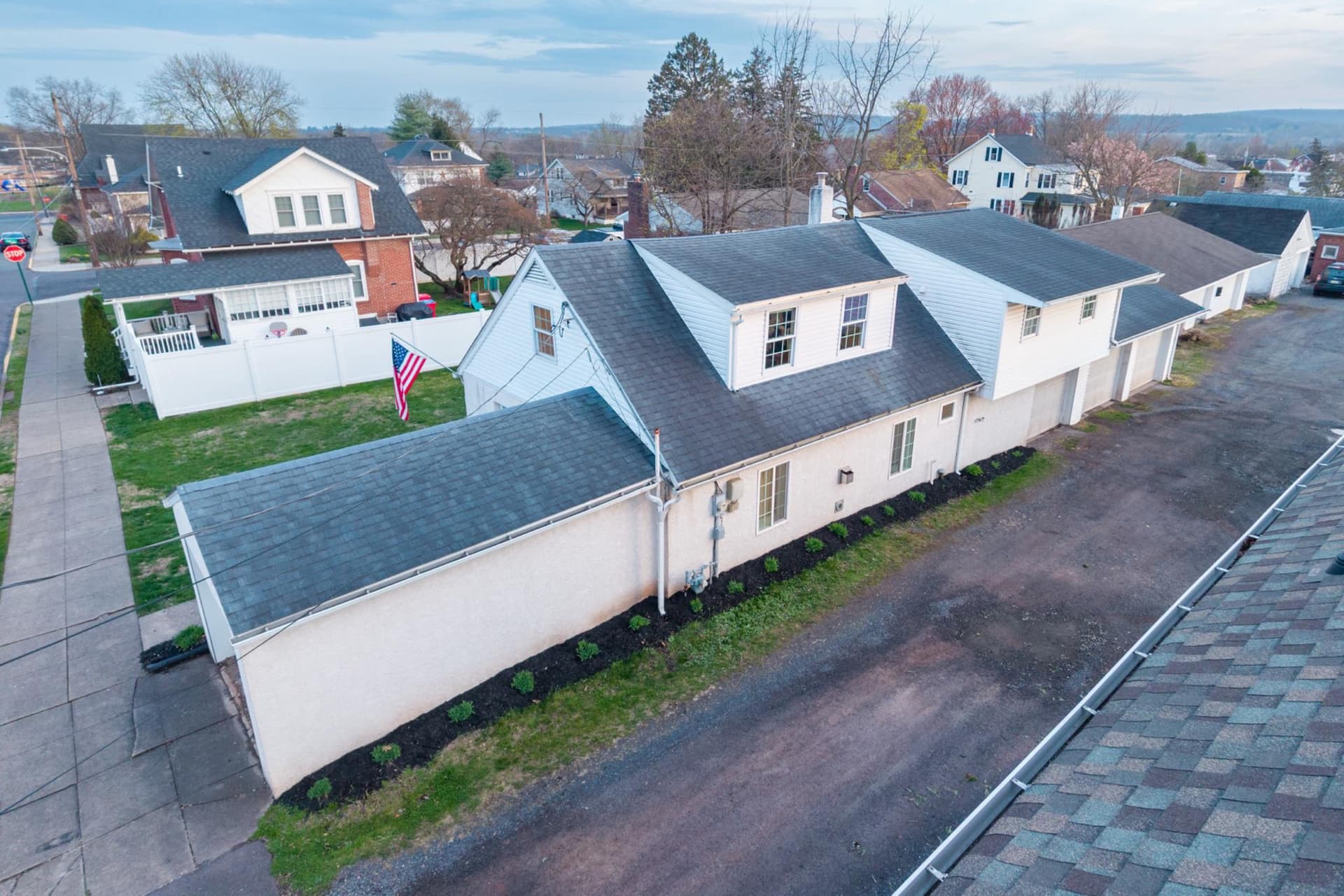 113 Linden Street photo 52