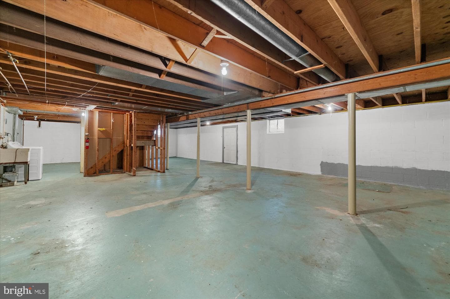 552 Woodward Drive photo 11