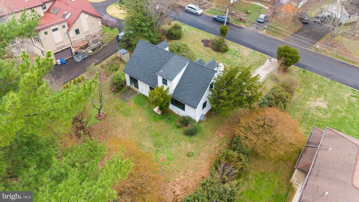 552 Woodward Drive photo 13