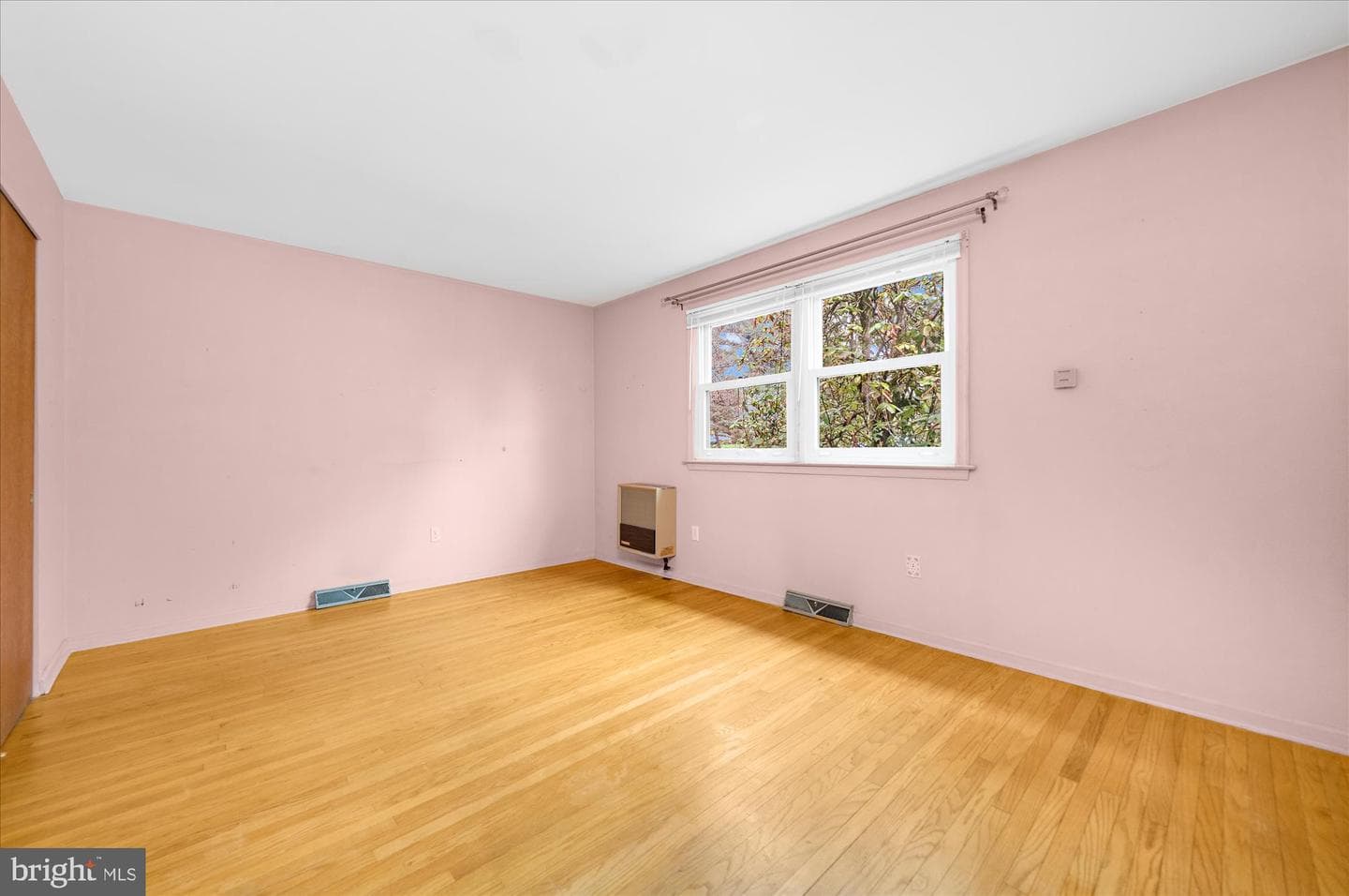 552 Woodward Drive photo 6
