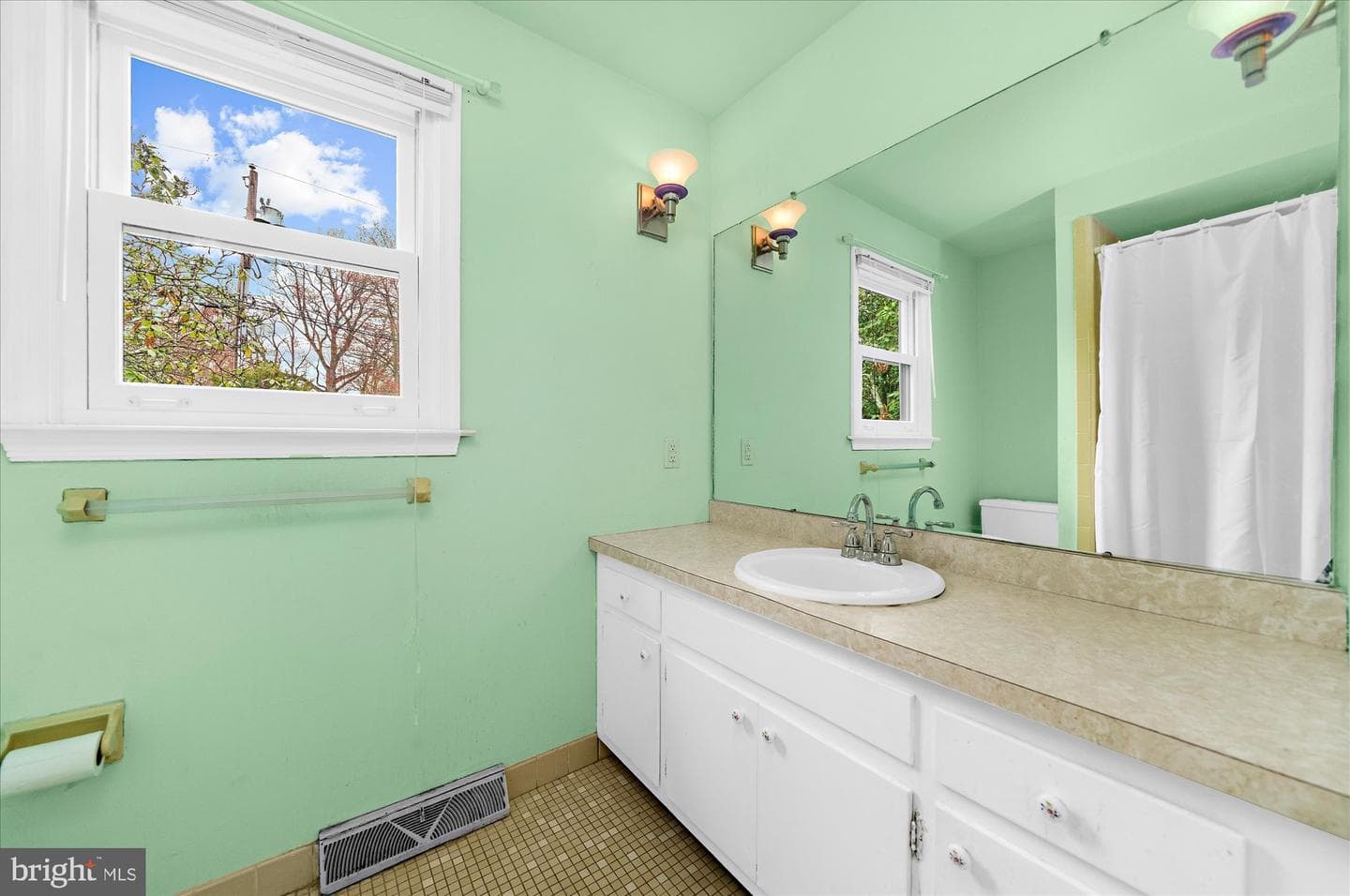 552 Woodward Drive photo 7