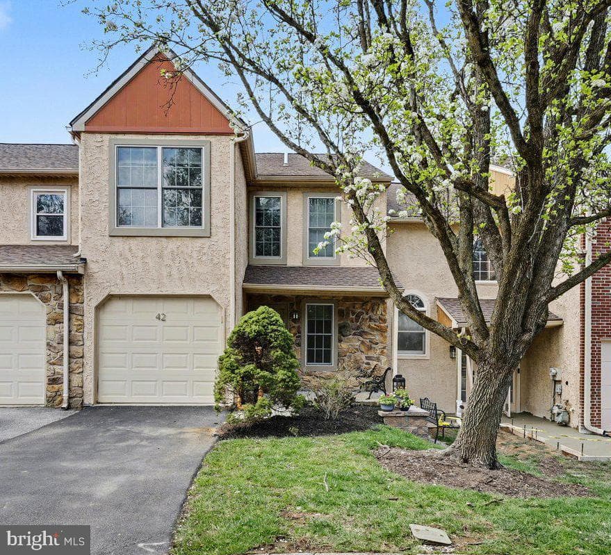 42 White Pine Court photo 2
