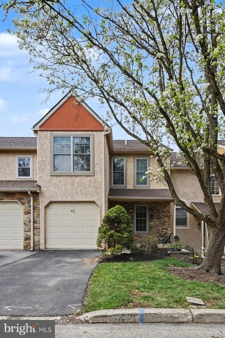 42 White Pine Court photo 3