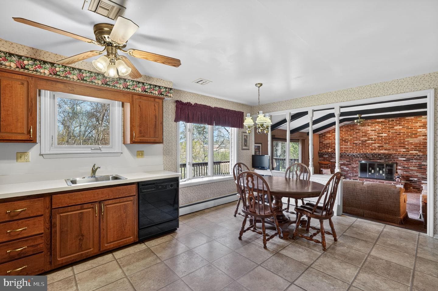 315 Thomas Drive photo 11