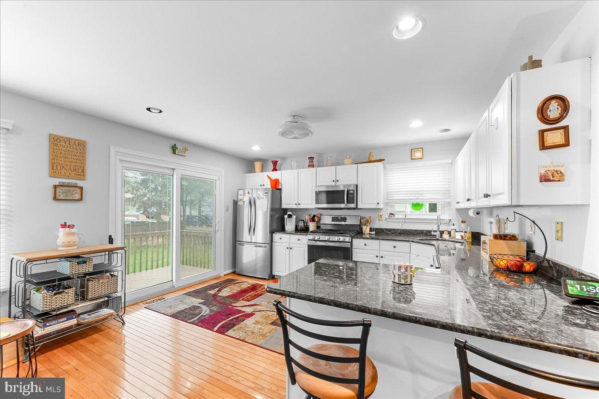 433 Green View Court photo 14
