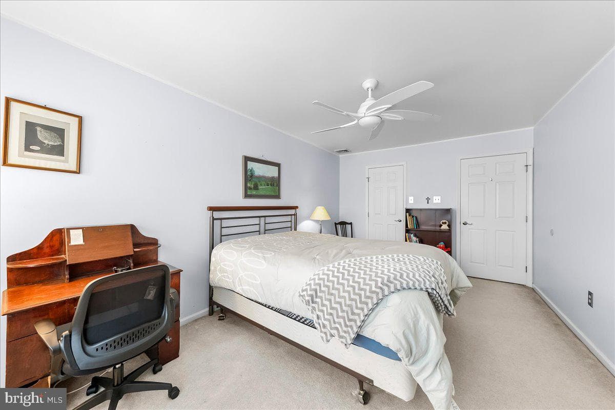 433 Green View Court photo 23