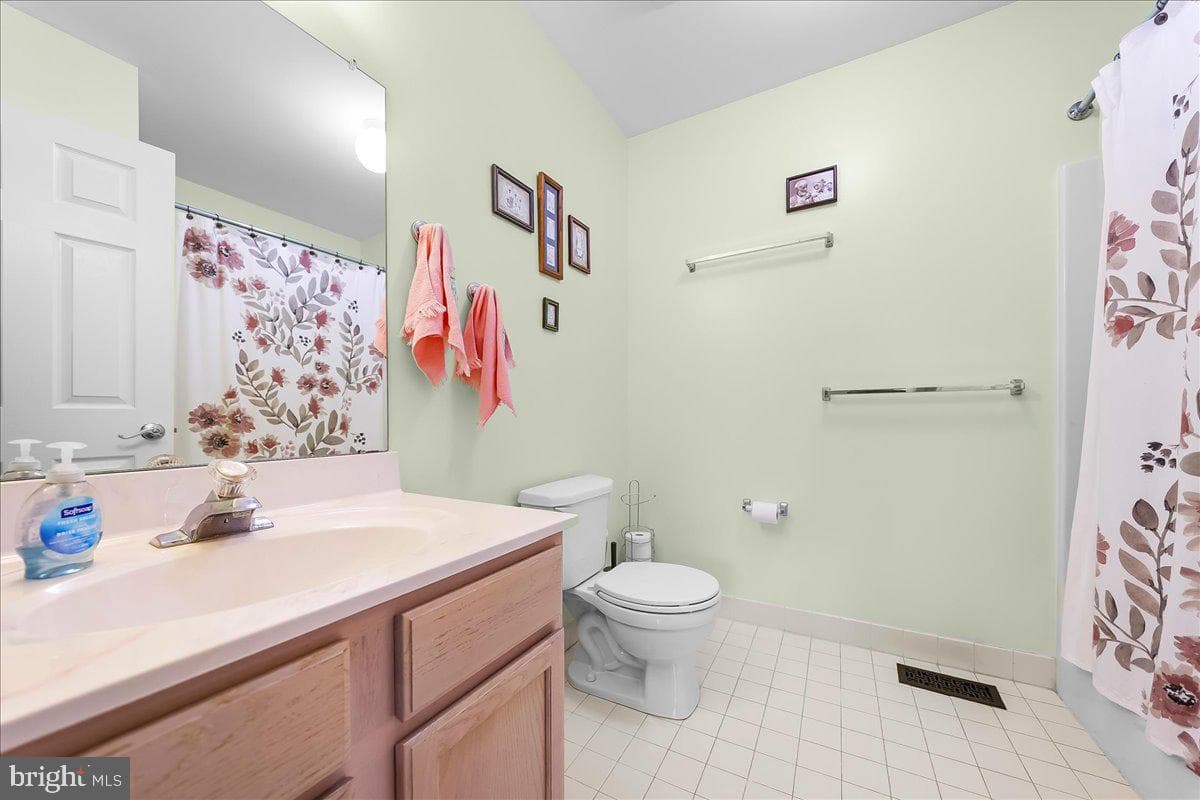 433 Green View Court photo 24