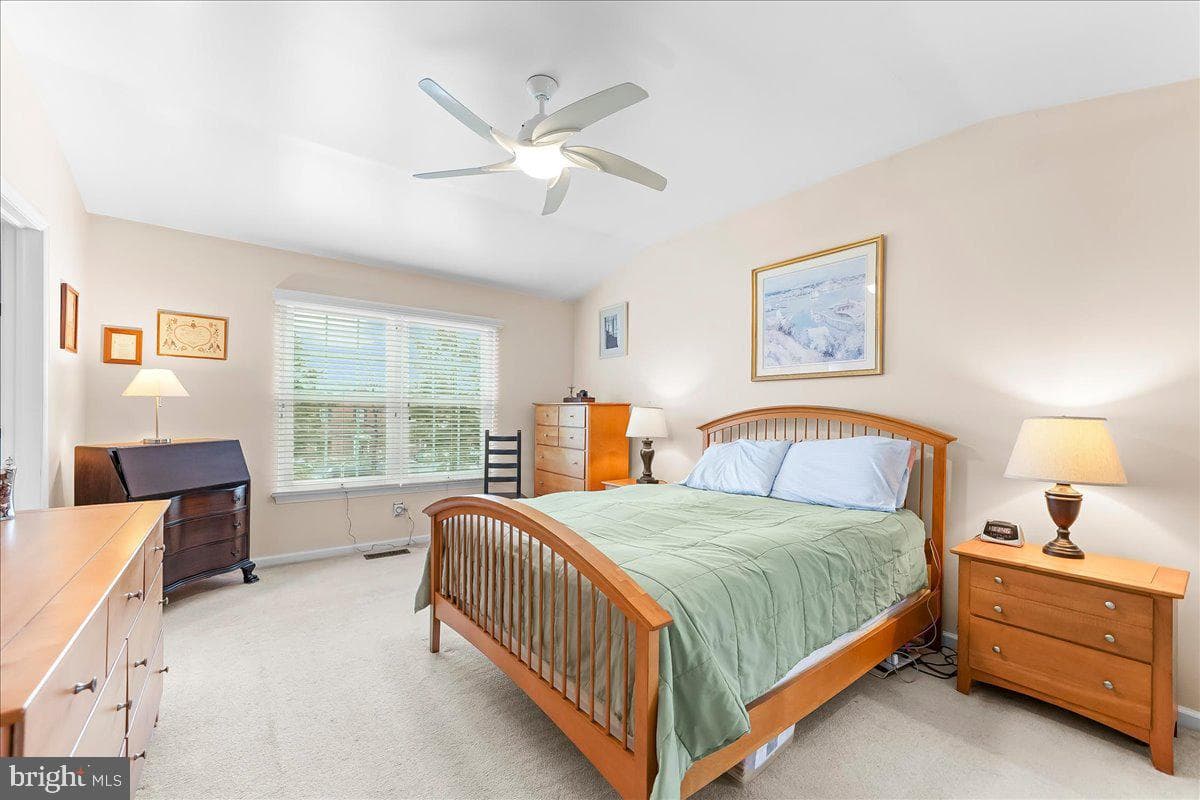433 Green View Court photo 25