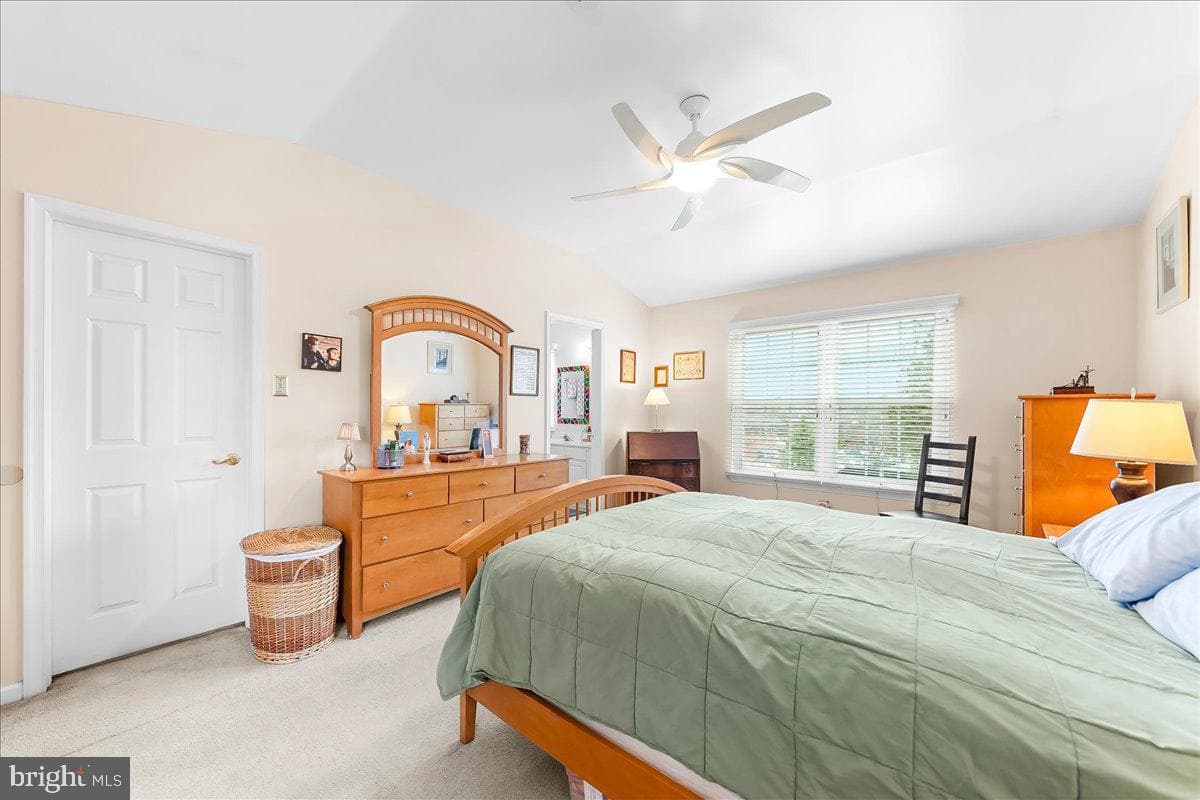 433 Green View Court photo 27