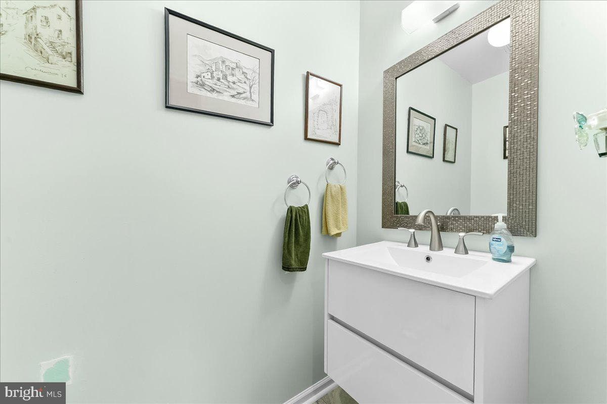 433 Green View Court photo 31