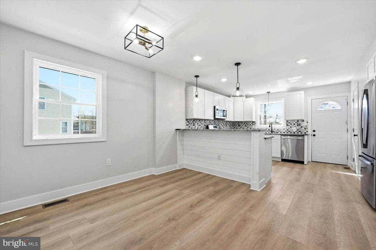 582 Walnut Street photo 11