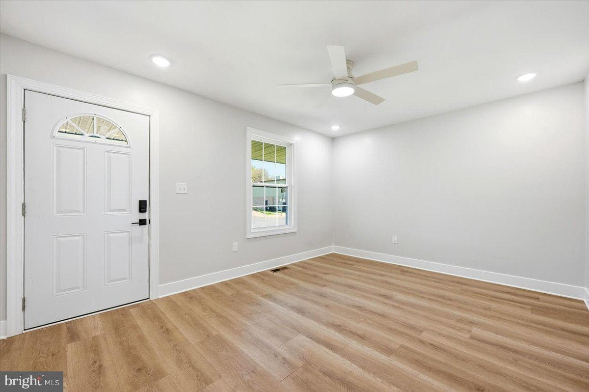582 Walnut Street photo 8
