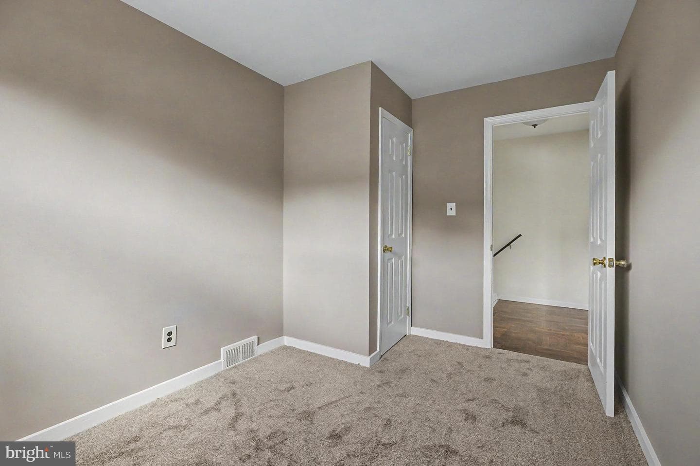 2832 Jefferson Avenue photo 21