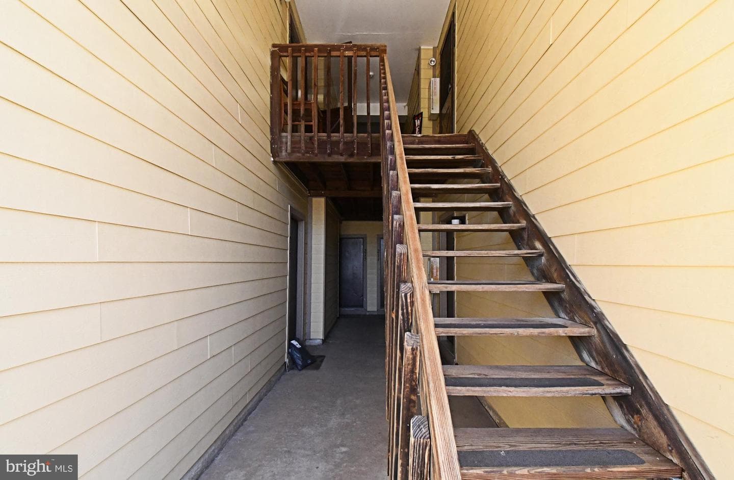 216 Stockton Court photo 2