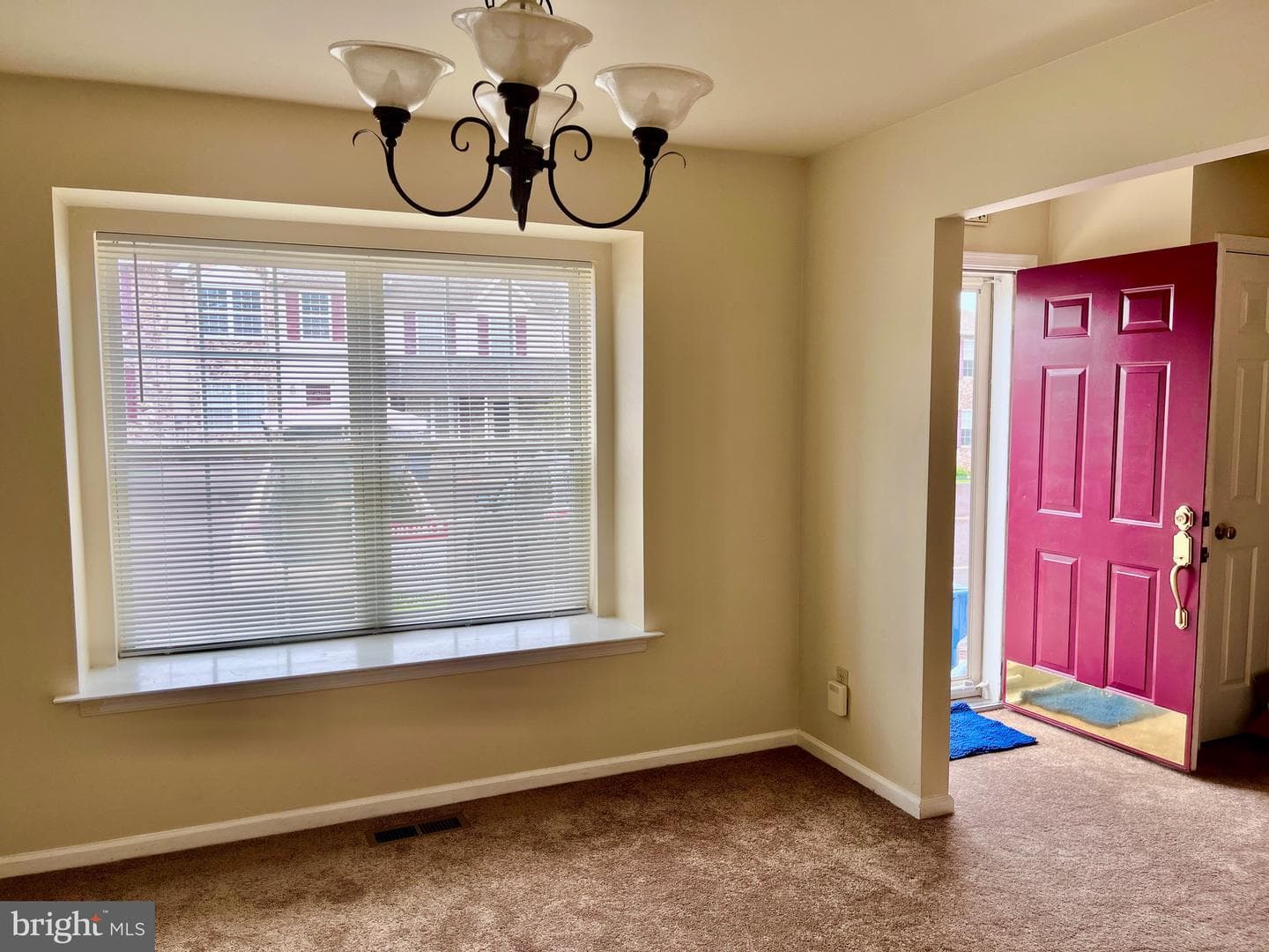 4253 Red Oak Court photo 2