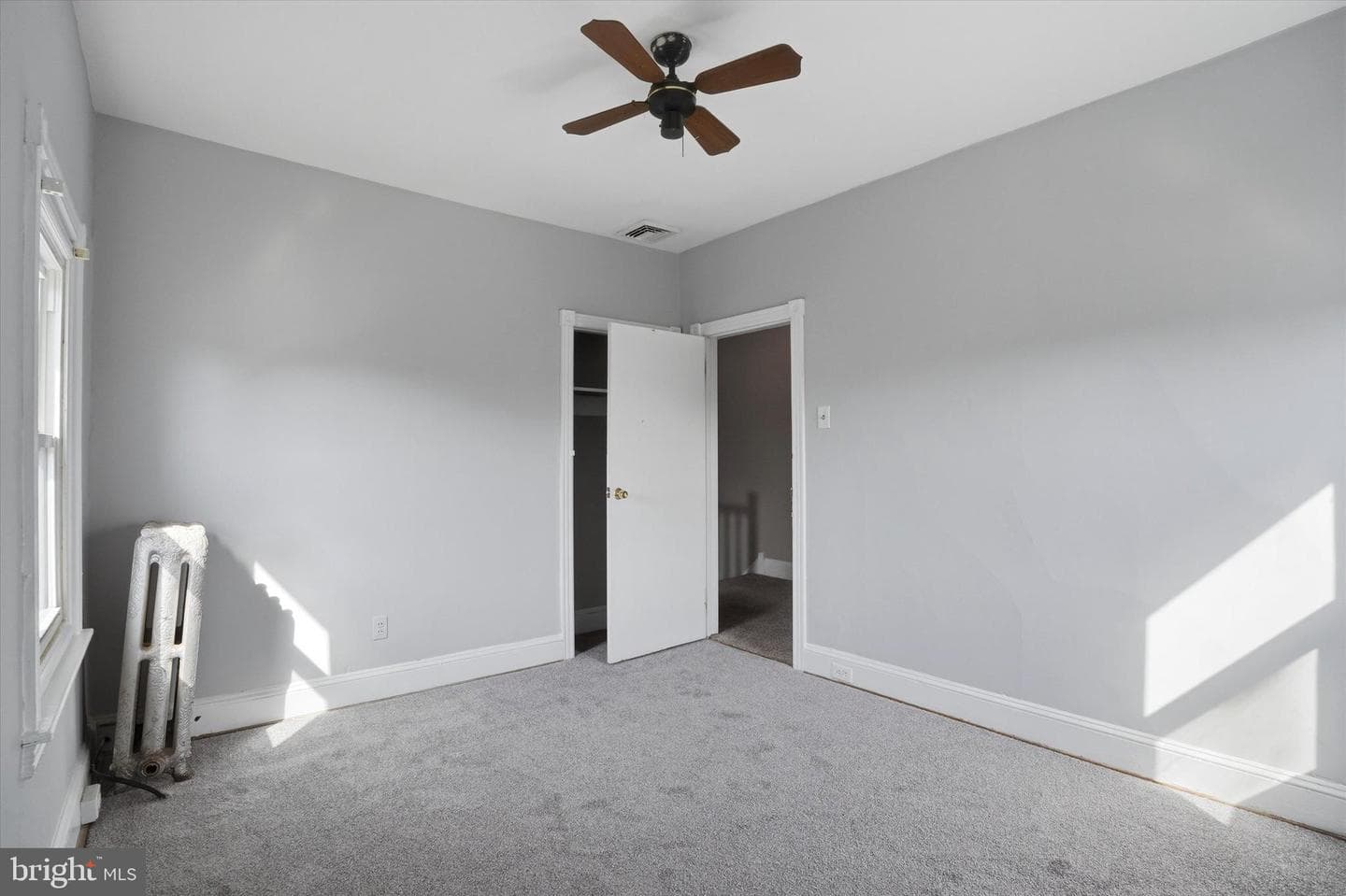301 Grayling Avenue photo 14