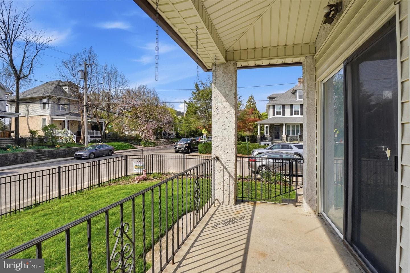 301 Grayling Avenue photo 2