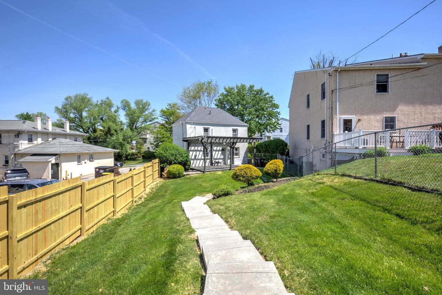 461 W 11th Avenue photo 2