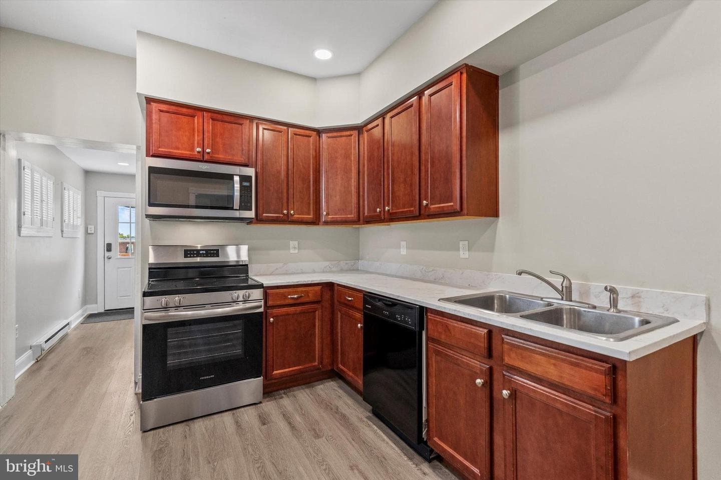 218 Forrest Avenue photo 11
