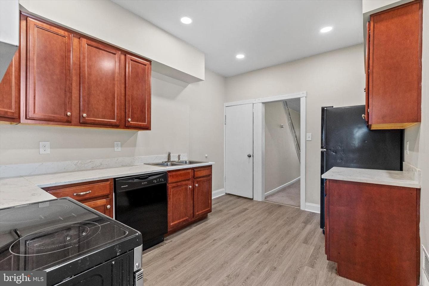 218 Forrest Avenue photo 12