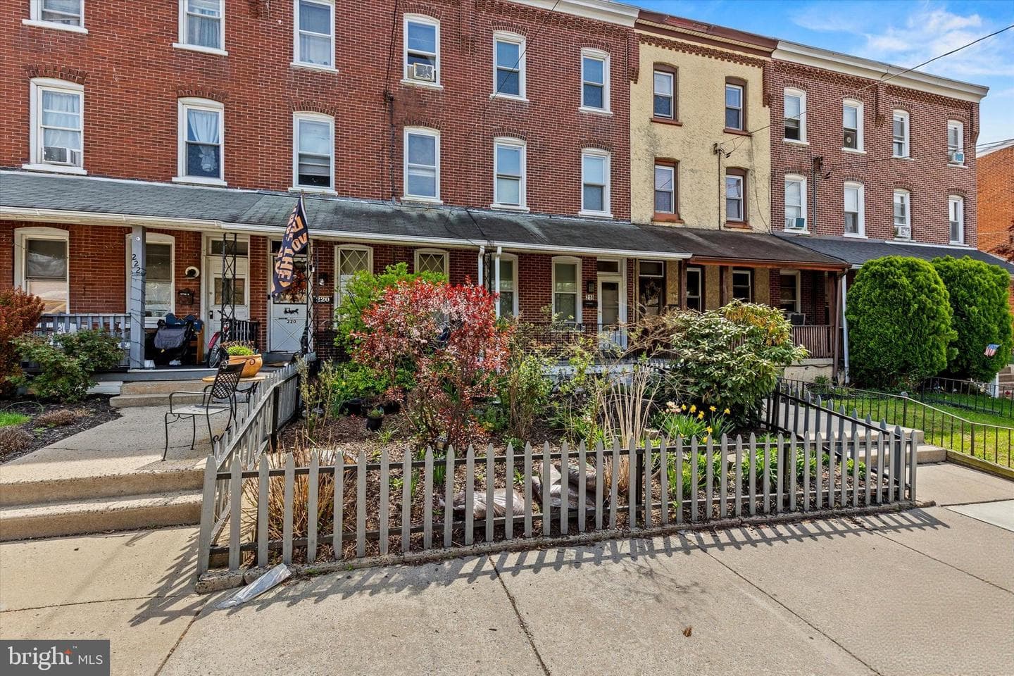 218 Forrest Avenue photo 2