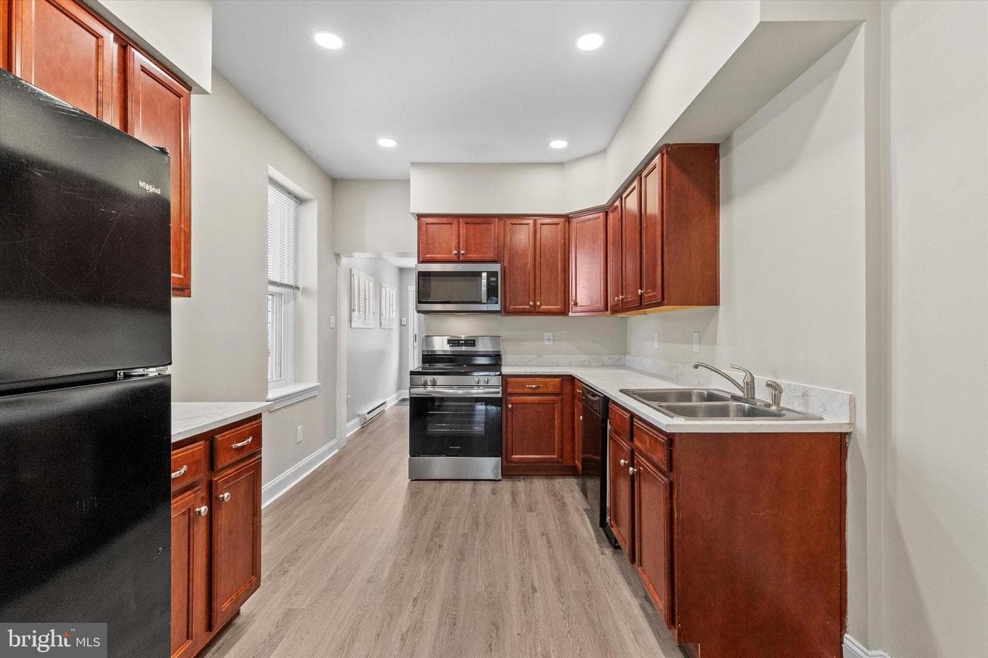218 Forrest Avenue photo 9