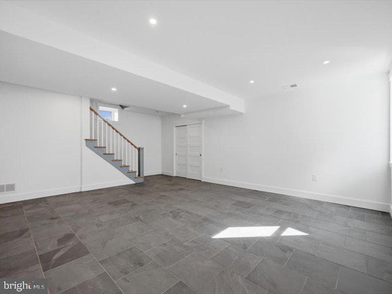 318 Dudley Avenue photo 32