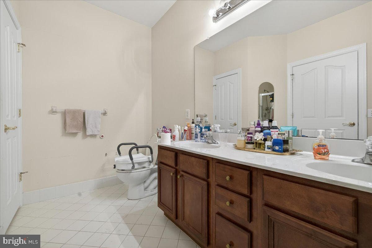 377 Brittany Court photo 18