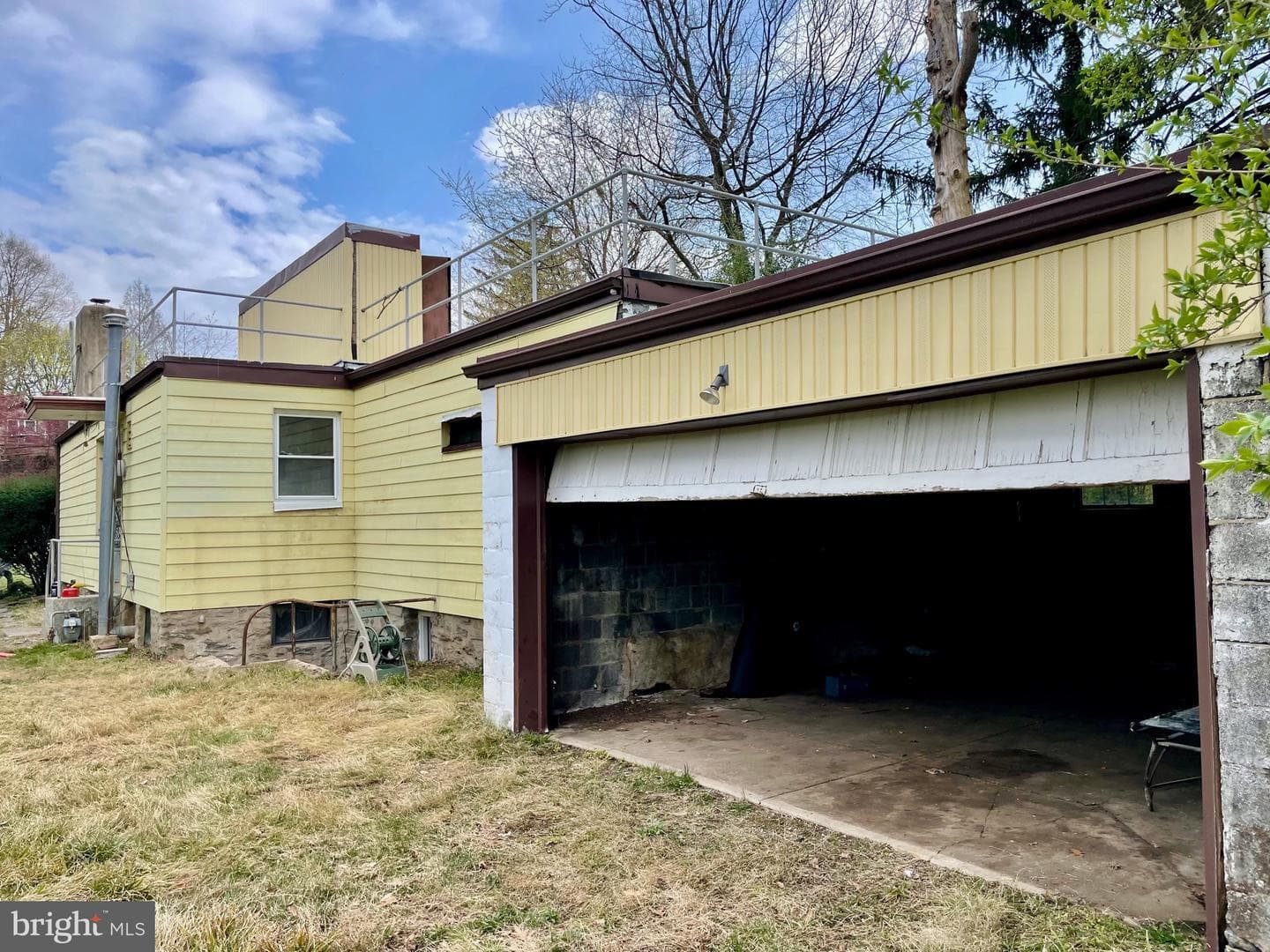 119 Robbins Avenue photo 32