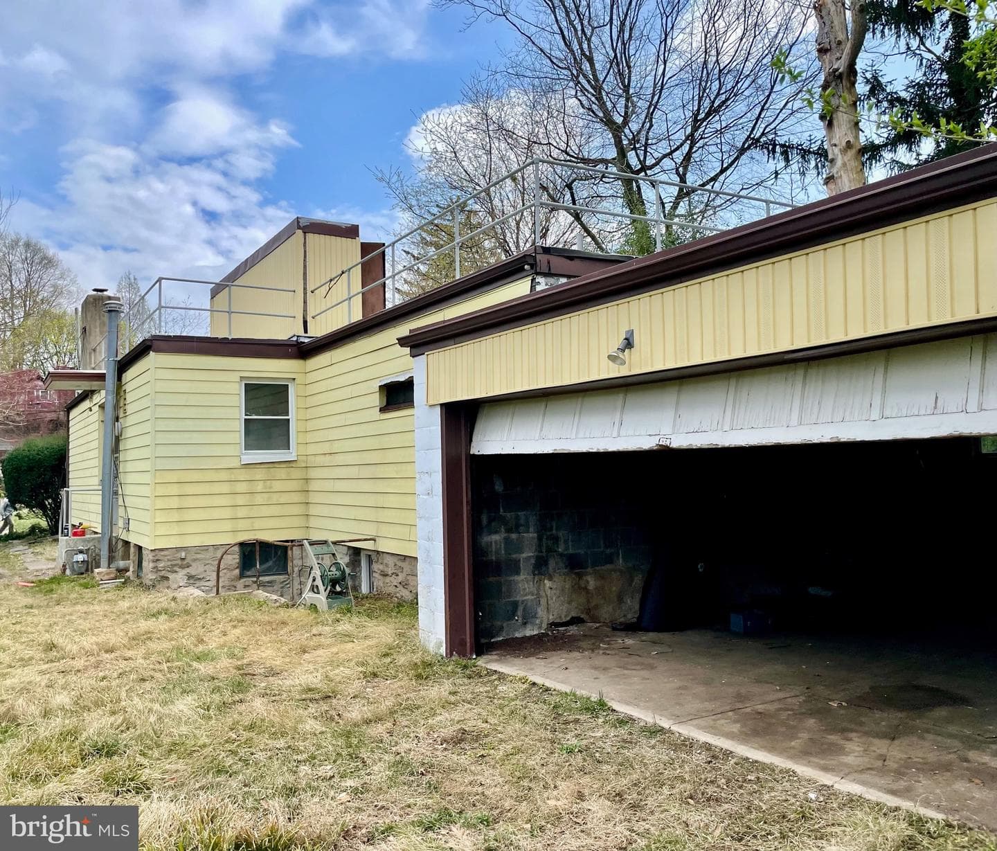 119 Robbins Avenue photo 35