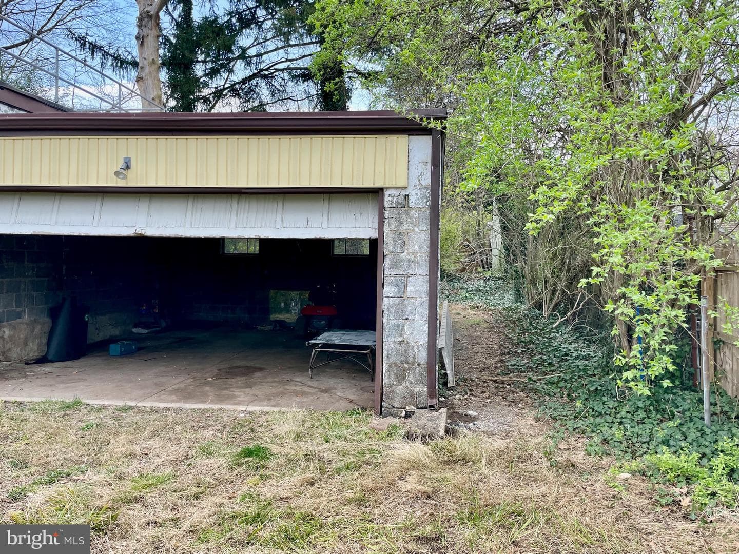 119 Robbins Avenue photo 36