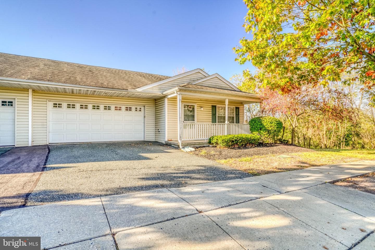 117 W Harmony Drive photo 2