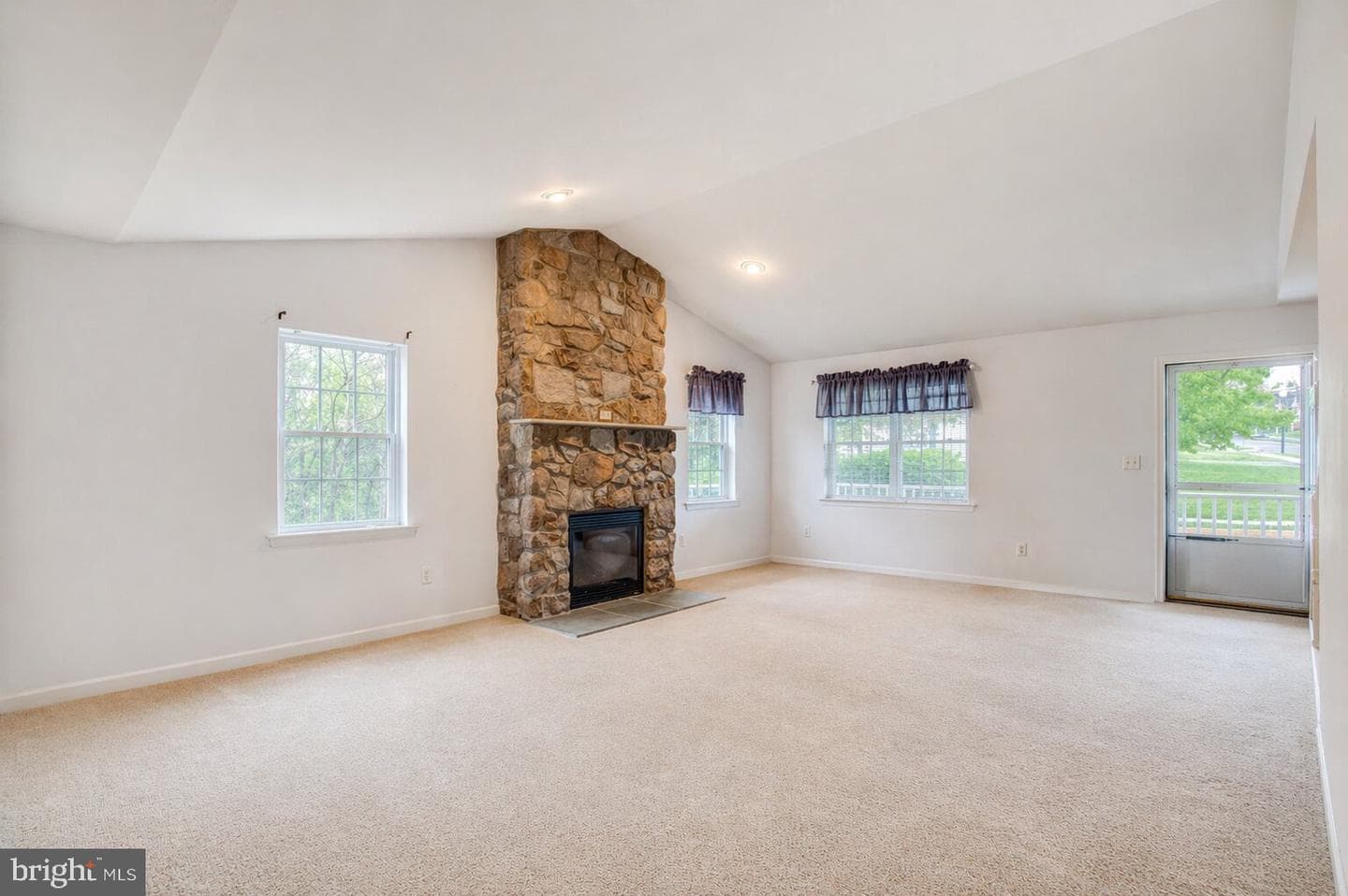 117 W Harmony Drive photo 7