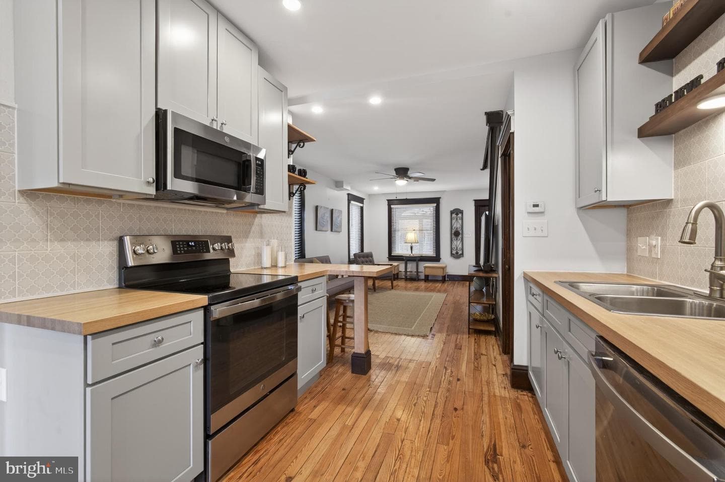 890 South Street photo 8