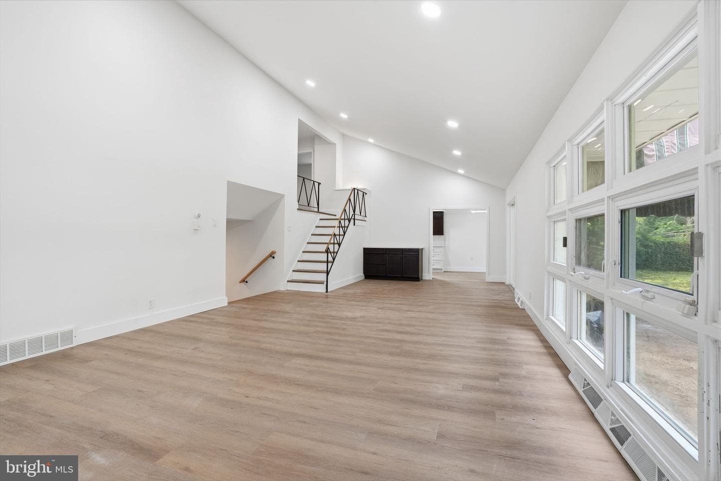 7931 Jenkintown Road photo 25
