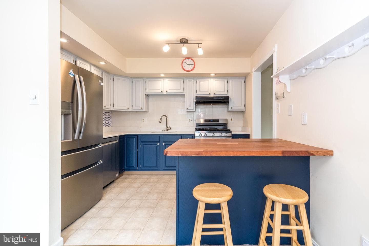 177 Seckel Court photo 2