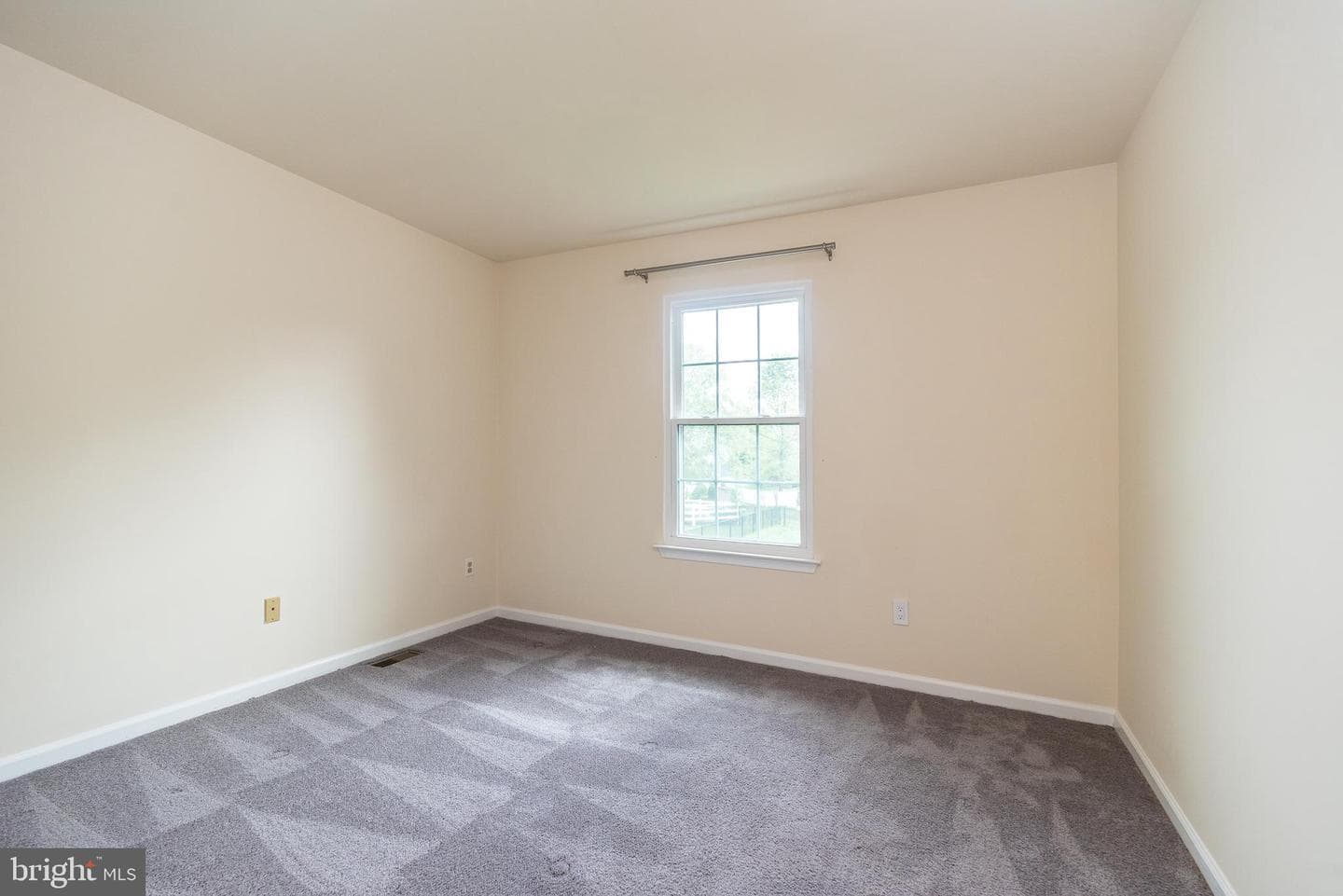 177 Seckel Court photo 40