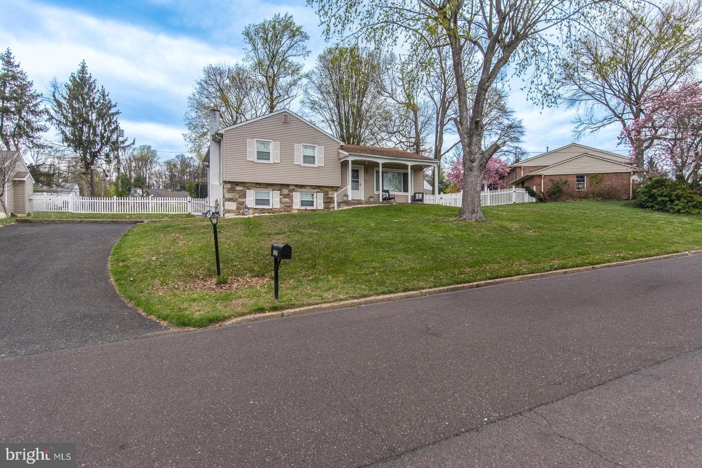 3278 Oak Road
