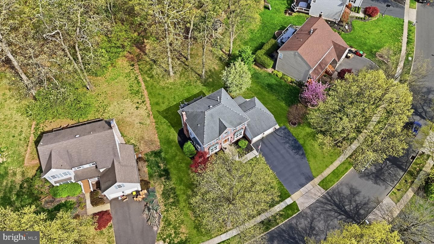 327 Abbey Lane photo 37