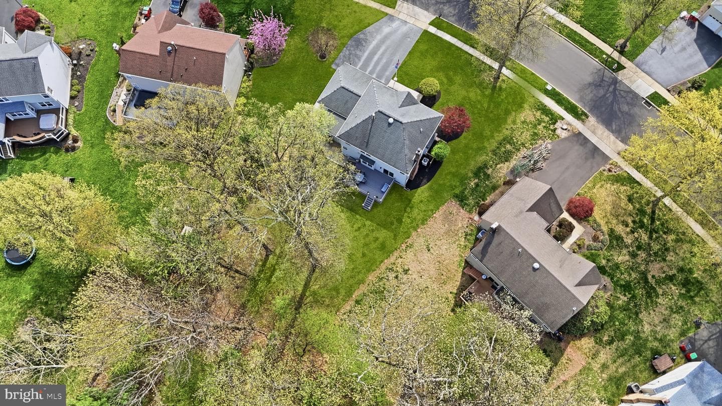 327 Abbey Lane photo 40