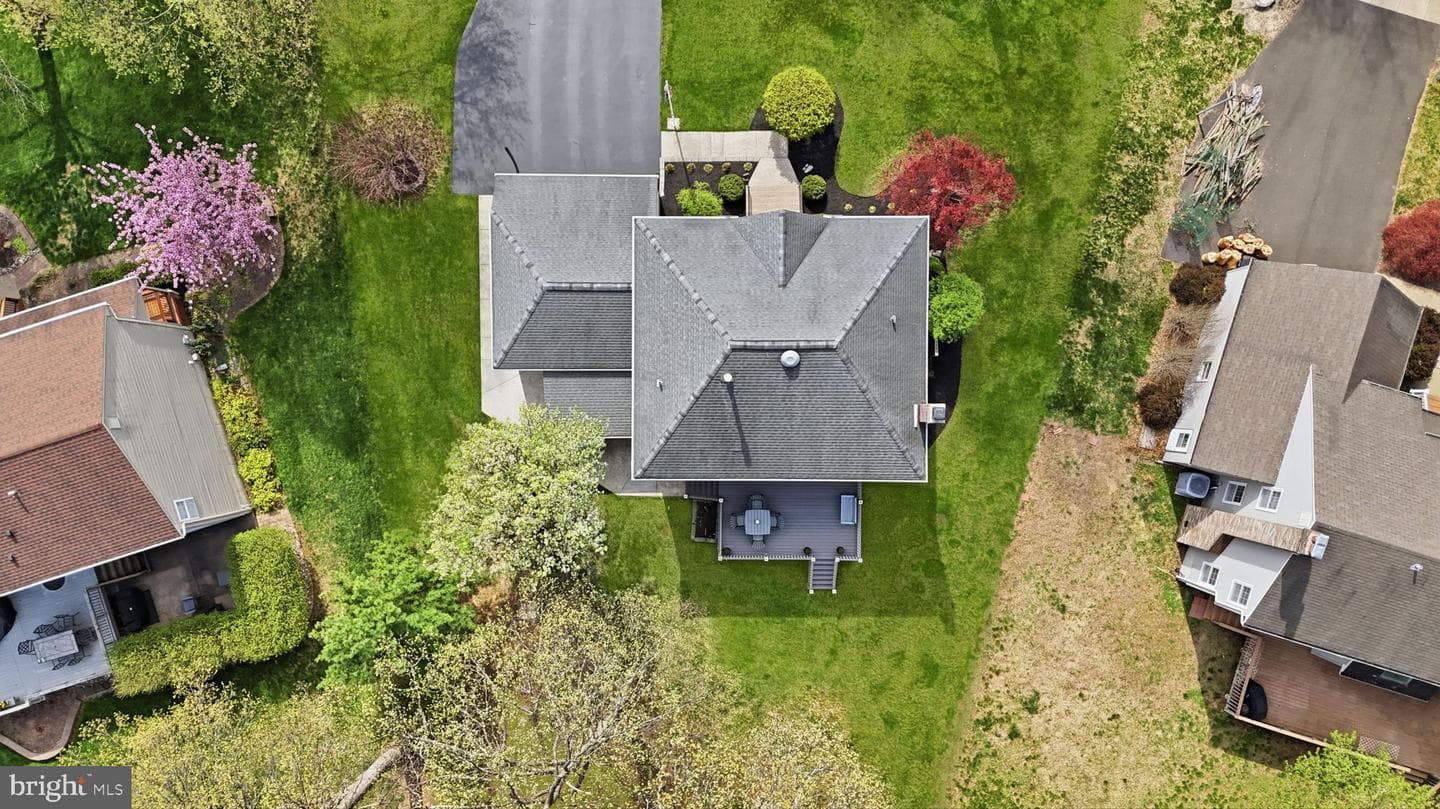 327 Abbey Lane photo 41